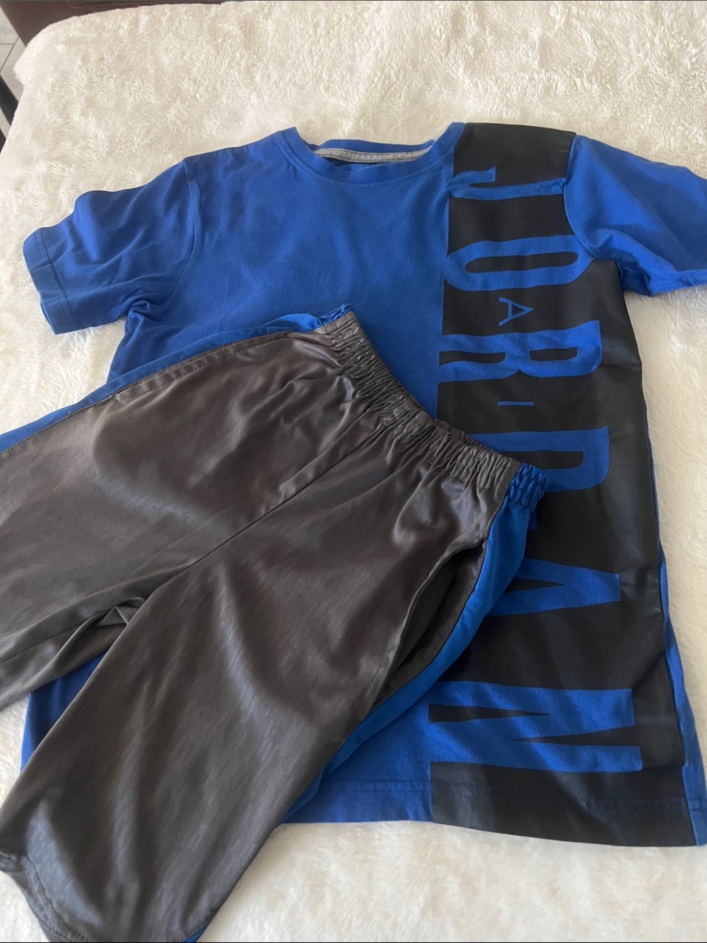 Bundles kids (JORDAN AIR)shorts and shirts size 8/10